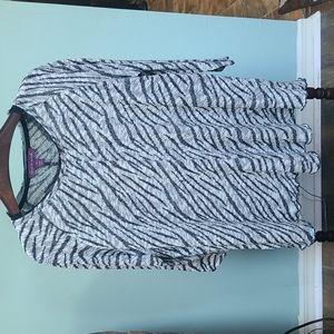 Gloria Vanderbilt XL blouse, good condition, smoke and perfume free home.